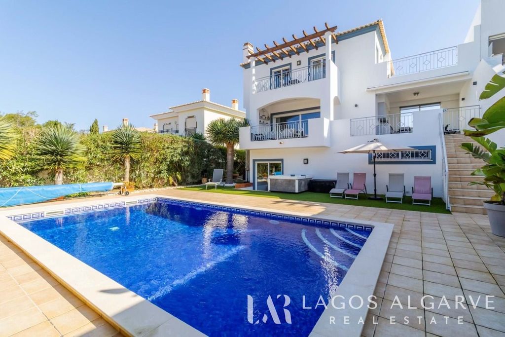 Property photo 1 of 40 Charming 3-Bedroom Villa With Swimming Pool, Garage And A Beautiful Garden, Lagos