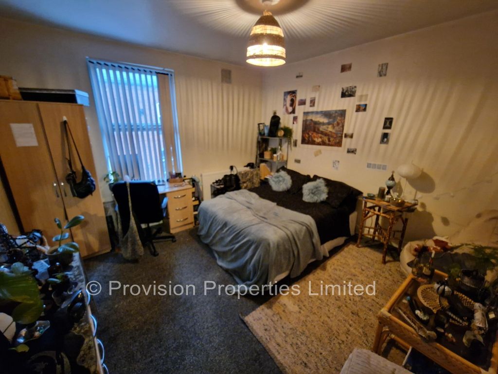 Property photo 2 of 7 Photo