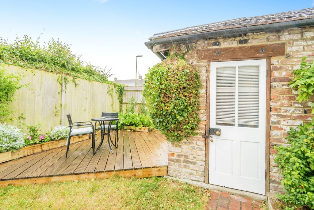 Property photo 3 of 18 Side Garden