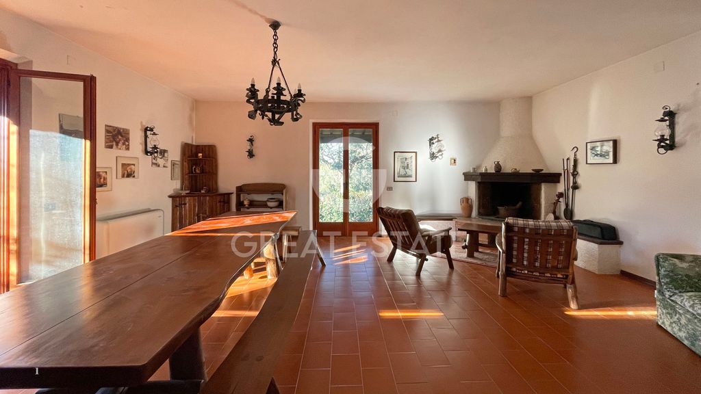 Property photo 2 of 41 Interiors