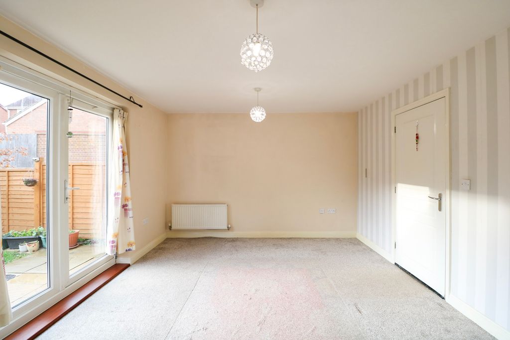 Property photo 3 of 16 Living Room1.2