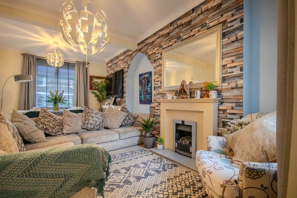 Property photo 3 of 21