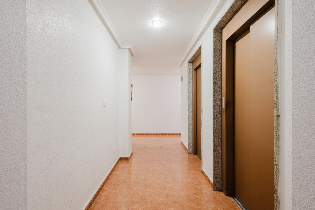 Property photo 2 of 38