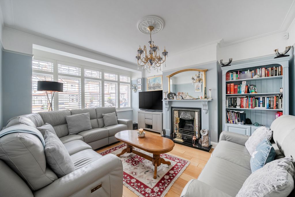 Property photo 2 of 20 1456035-13-6A0203...