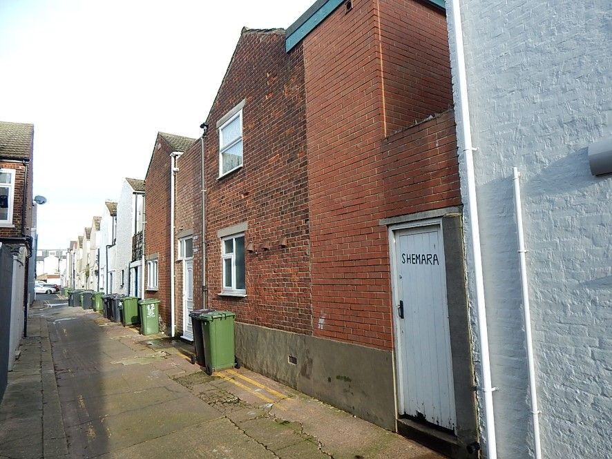 Property photo 3 of 18