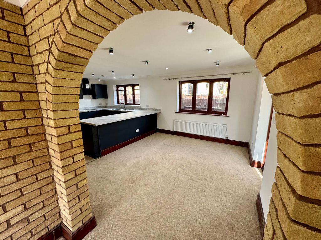 Property photo 3 of 17 Image
