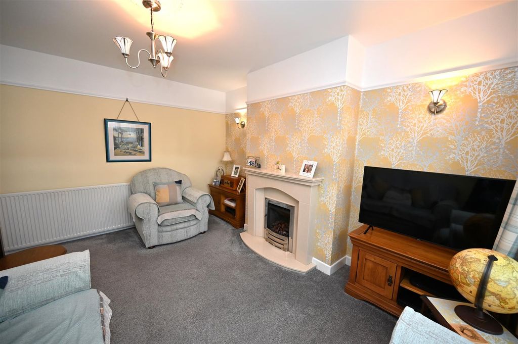 Property photo 3 of 19 Lounge 3.Jpg
