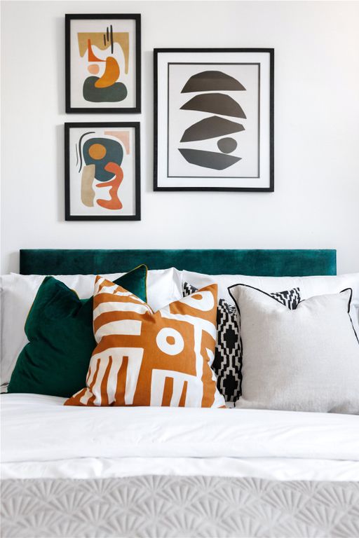 Property photo 2 of 6 Bedroom Close Up