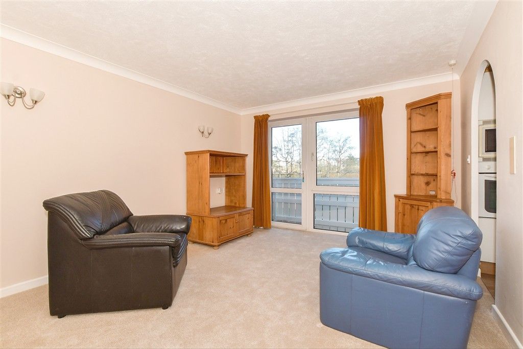 Property photo 3 of 10 Lounge