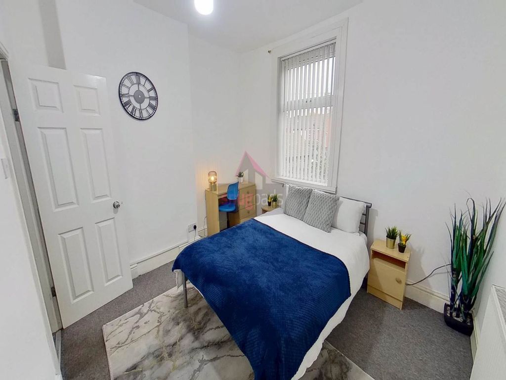 Property photo 2 of 11 R4B