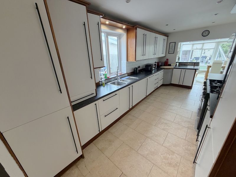 Property photo 3 of 39 Kitchen