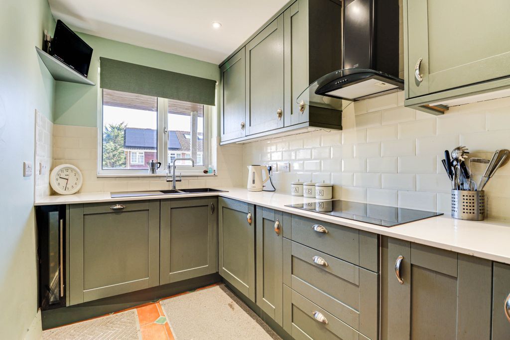 Property photo 3 of 17 Kitchen