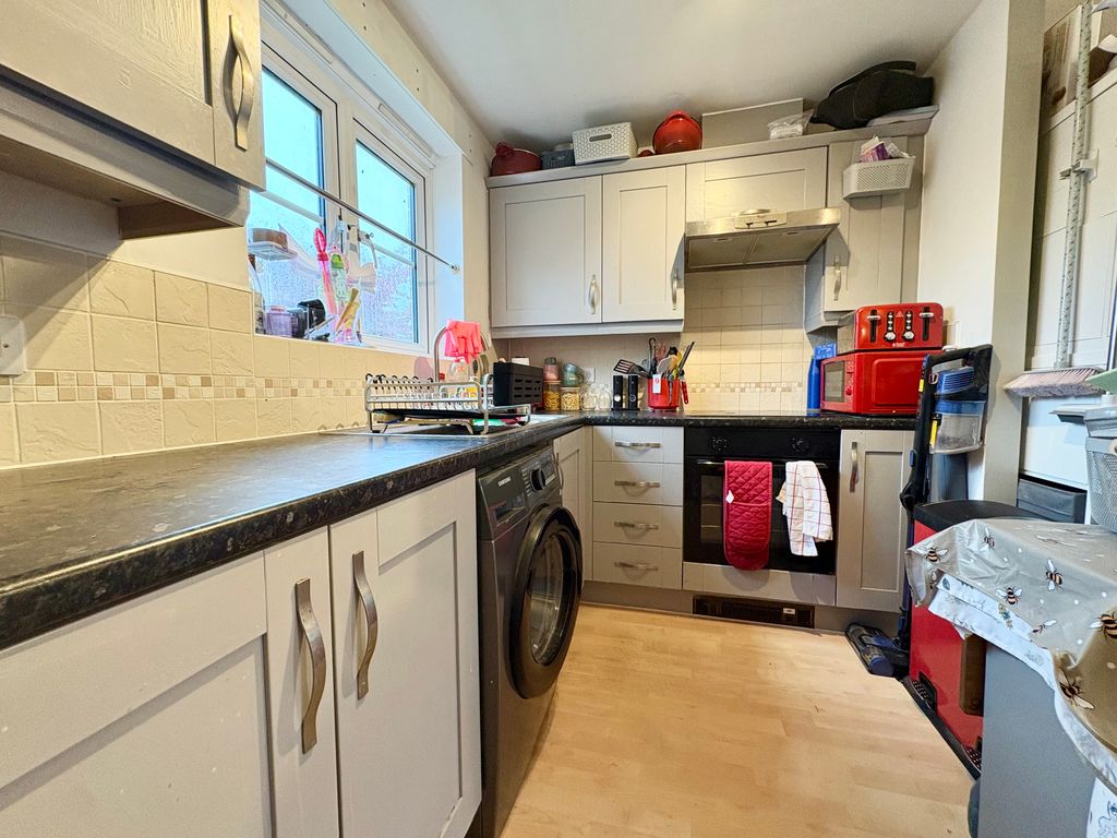 Property photo 3 of 8 Kitchen