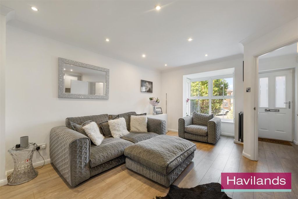 Property photo 3 of 22 Macleod Road-13.Jpg