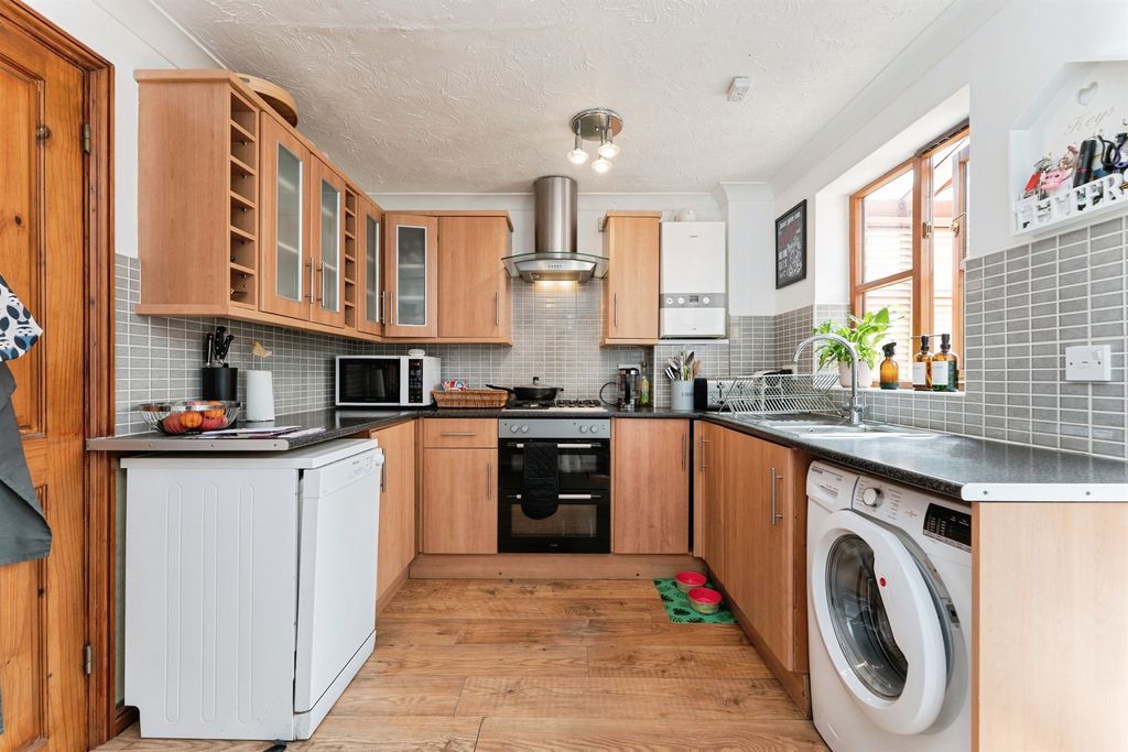 Property photo 2 of 19