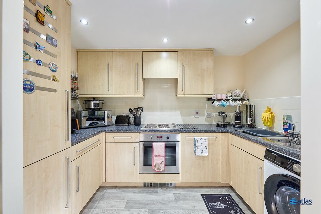 Property photo 3 of 12 Kitchen