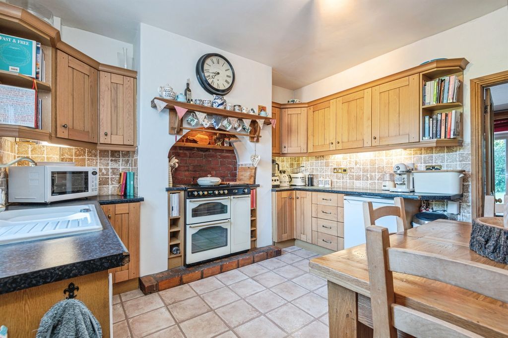 Property photo 2 of 17