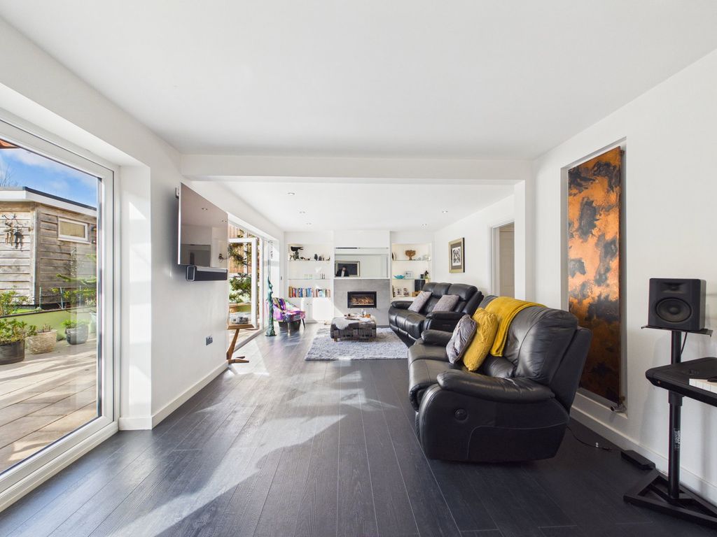 Property photo 3 of 36