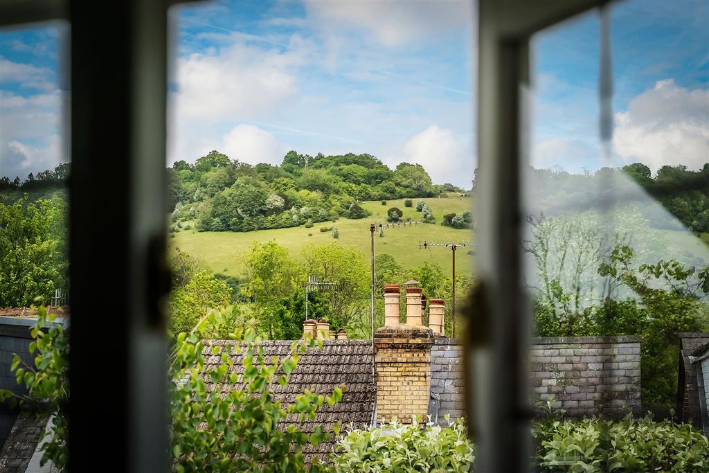 Property photo 2 of 21 9-Redcote-Place-40.Jpg