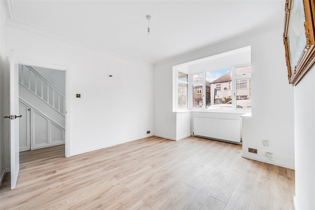 Property photo 3 of 13 26 The Approach-3.Jpg