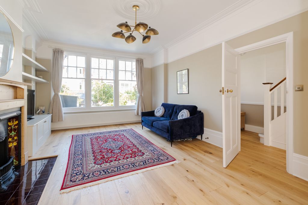 Property photo 2 of 31