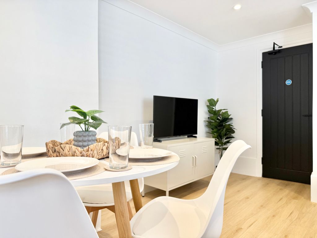 Property photo 3 of 12 Image00003