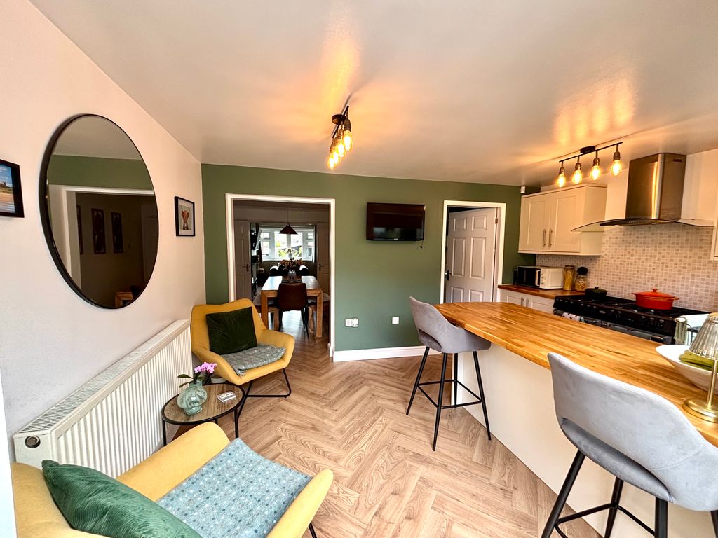 Property photo 2 of 22 Breakfast Kitchen