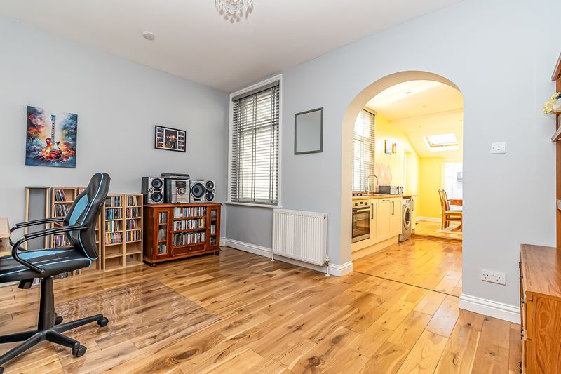 Property photo 2 of 18 .