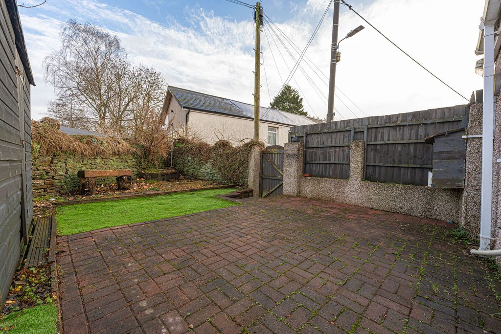 Property photo 2 of 26