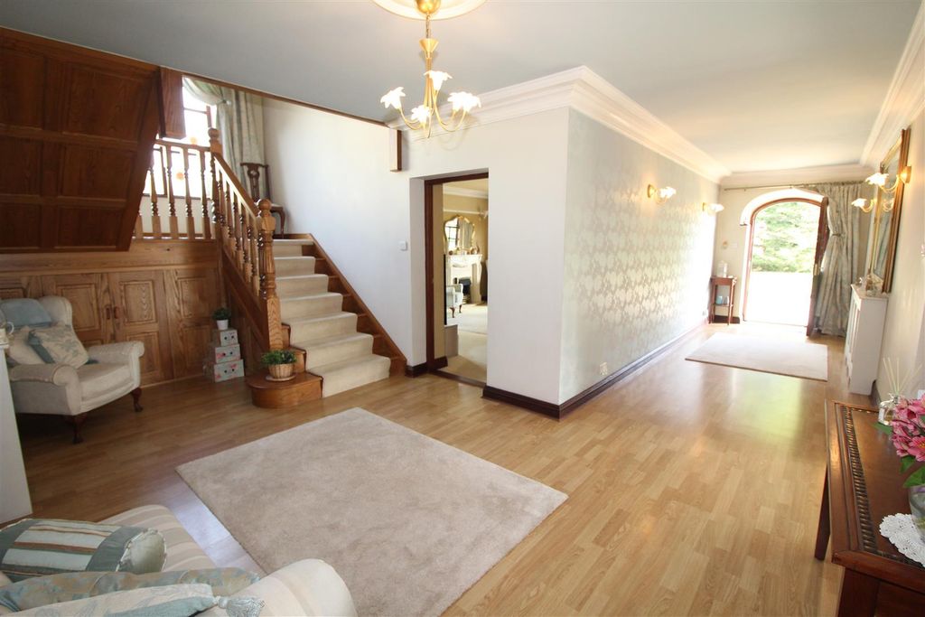 Property photo 3 of 59 Entrance Hall