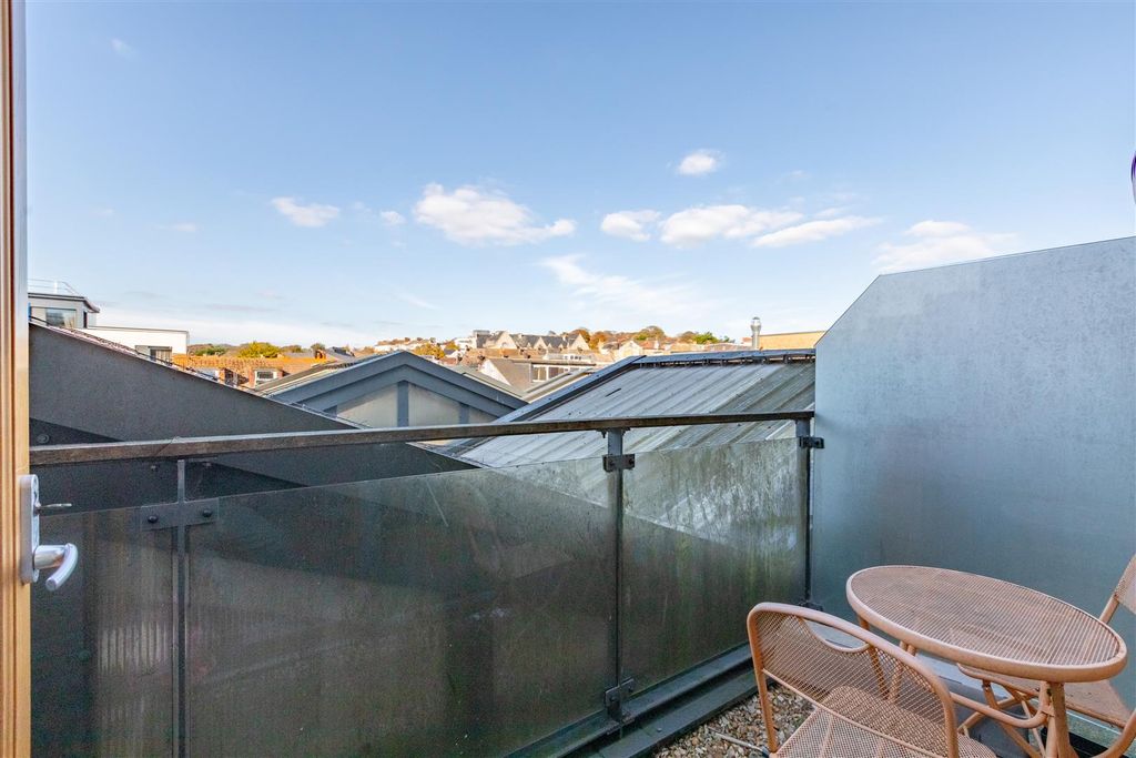 Property photo 3 of 13 Balcony