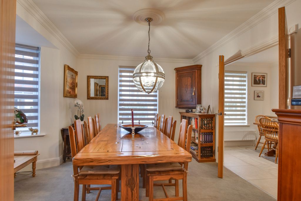 Property photo 2 of 35 Dsc_0001-Dsc_0003