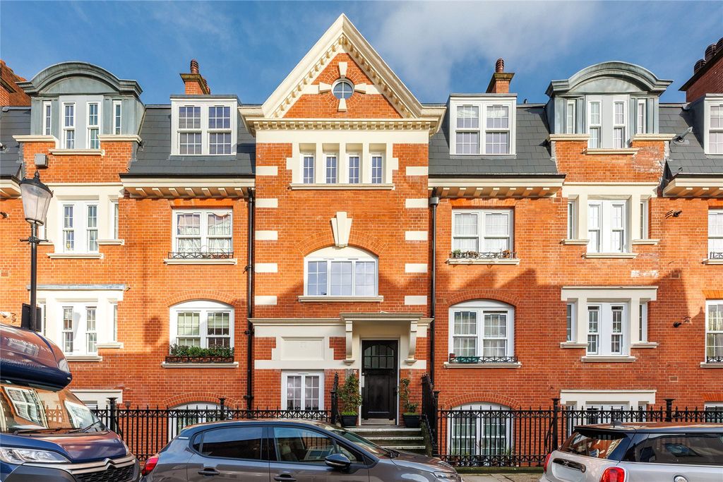 Property photo 2 of 10 Pond House