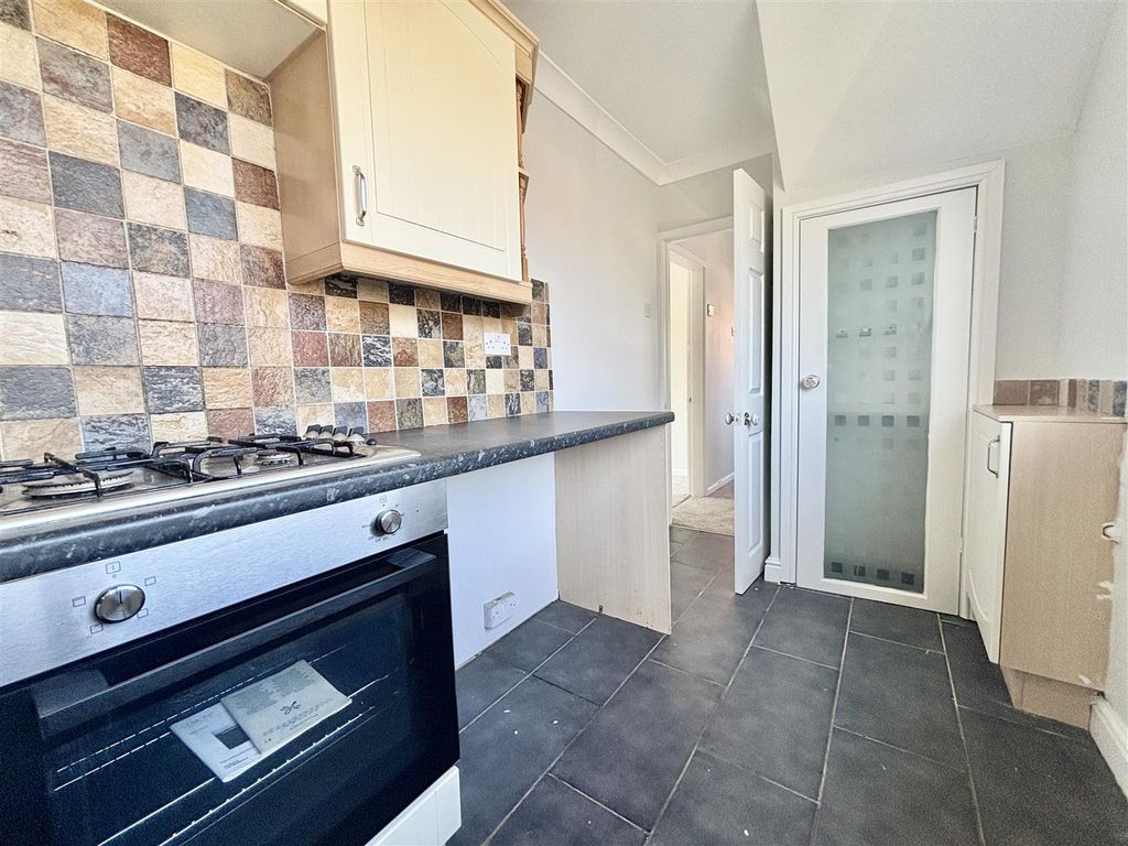Property photo 3 of 12 Kitchen