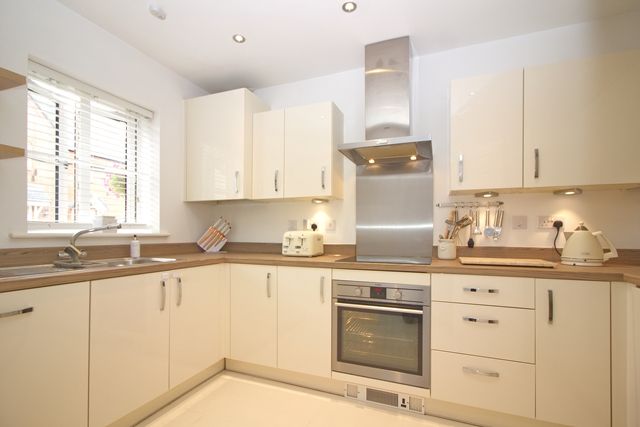 Property photo 3 of 14 Kitchen