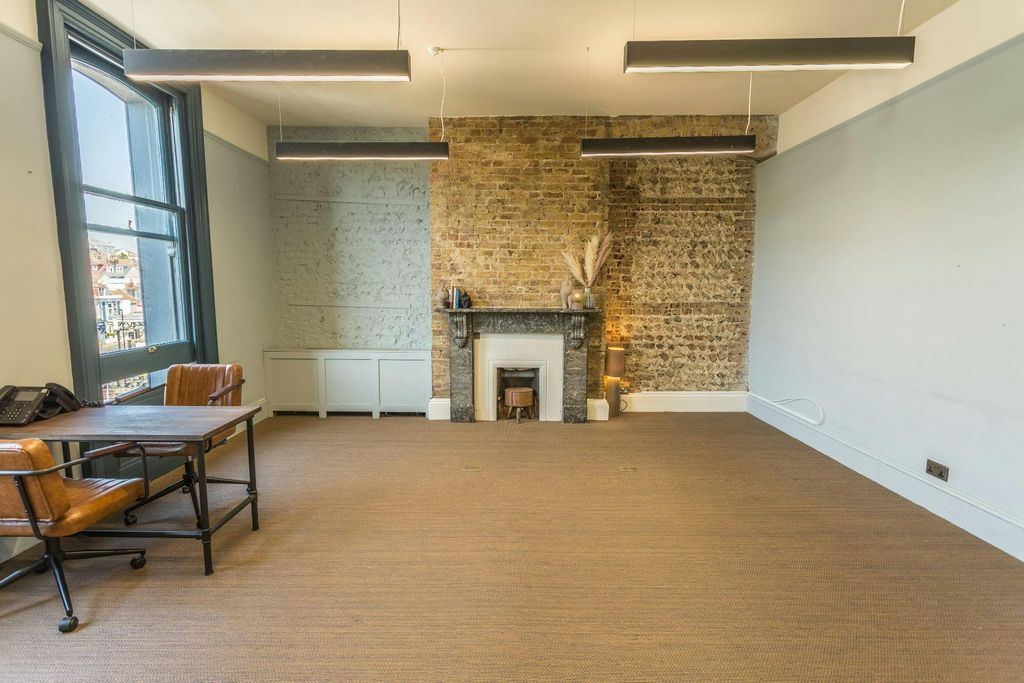 Property photo 2 of 4 10 Person Office (3).Jpeg