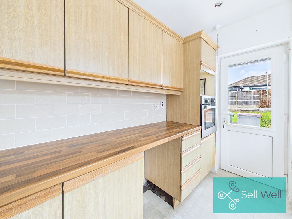 Property photo 3 of 17 Kitchen