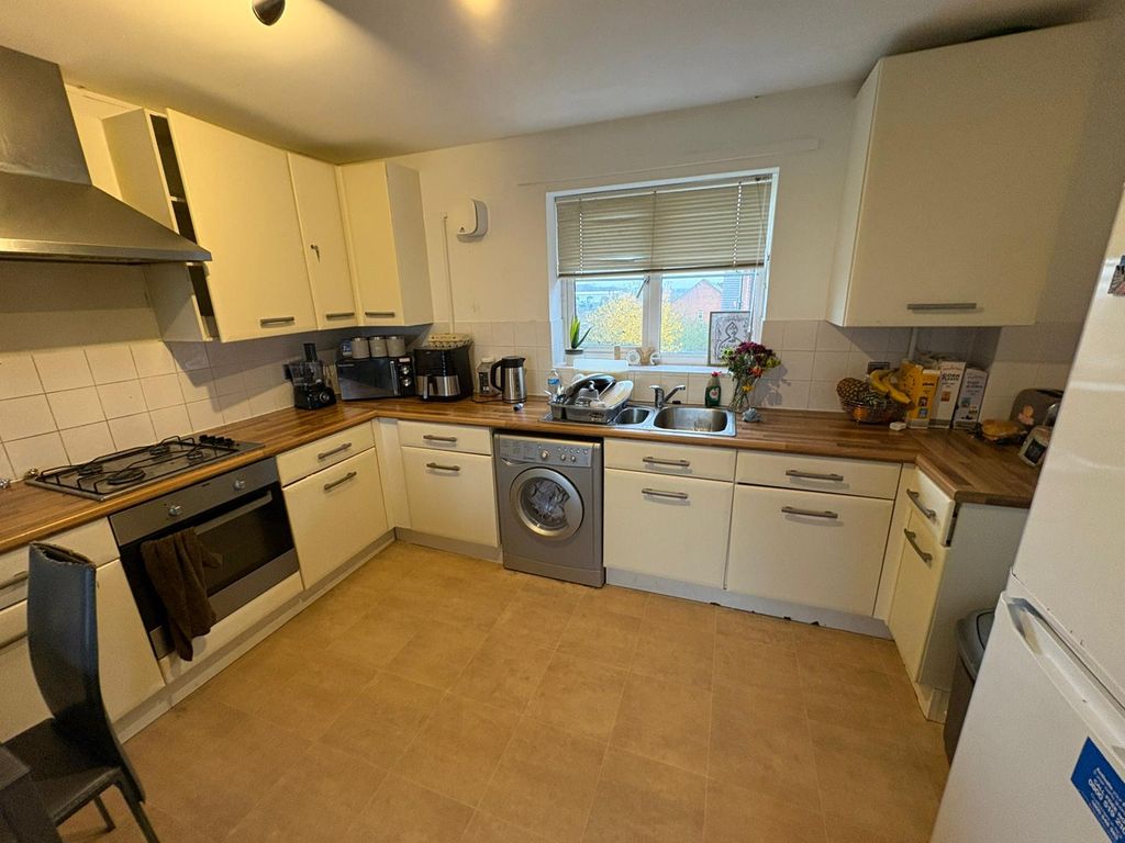 Property photo 1 of 7 Kitchen