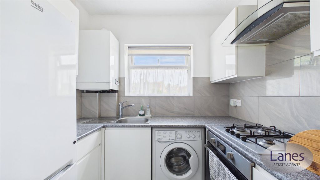 Property photo 3 of 10 Cam04248G0-Pr0156-Still005.Jpg