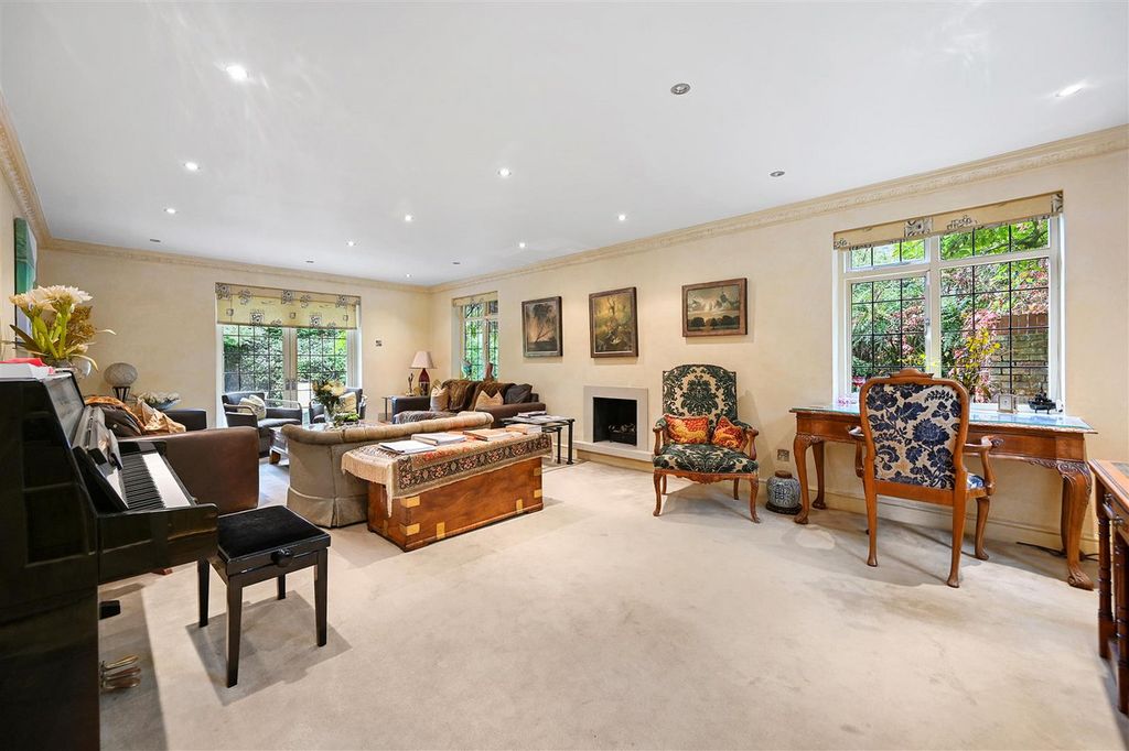 Property photo 2 of 19