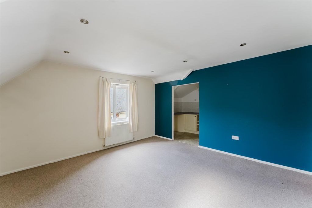 Property photo 3 of 11 Living Room