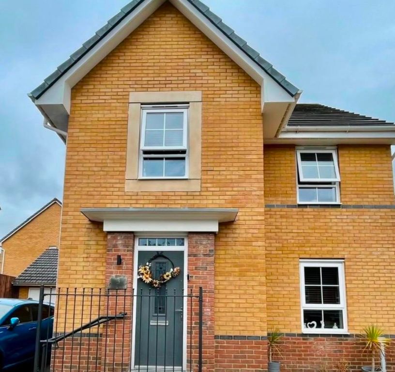 Property photo 2 of 33
