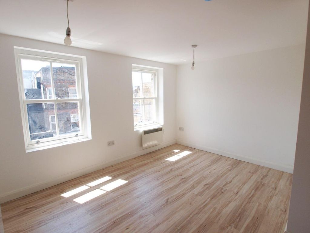 Property photo 3 of 6 Living Room