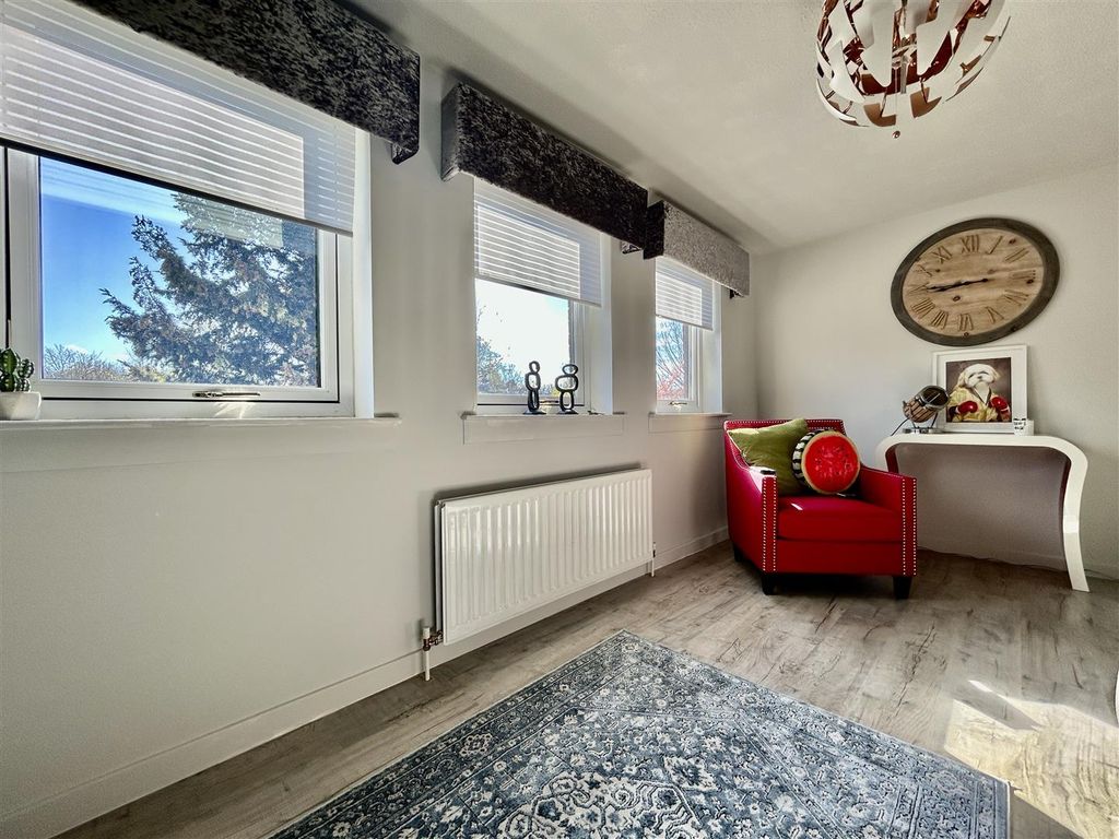 Property photo 3 of 7 Lounge 2.Jpeg