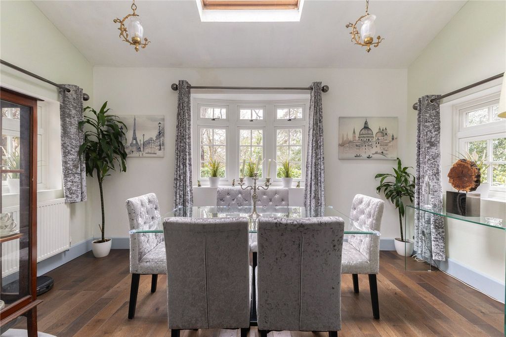 Property photo 3 of 21 Dining Room