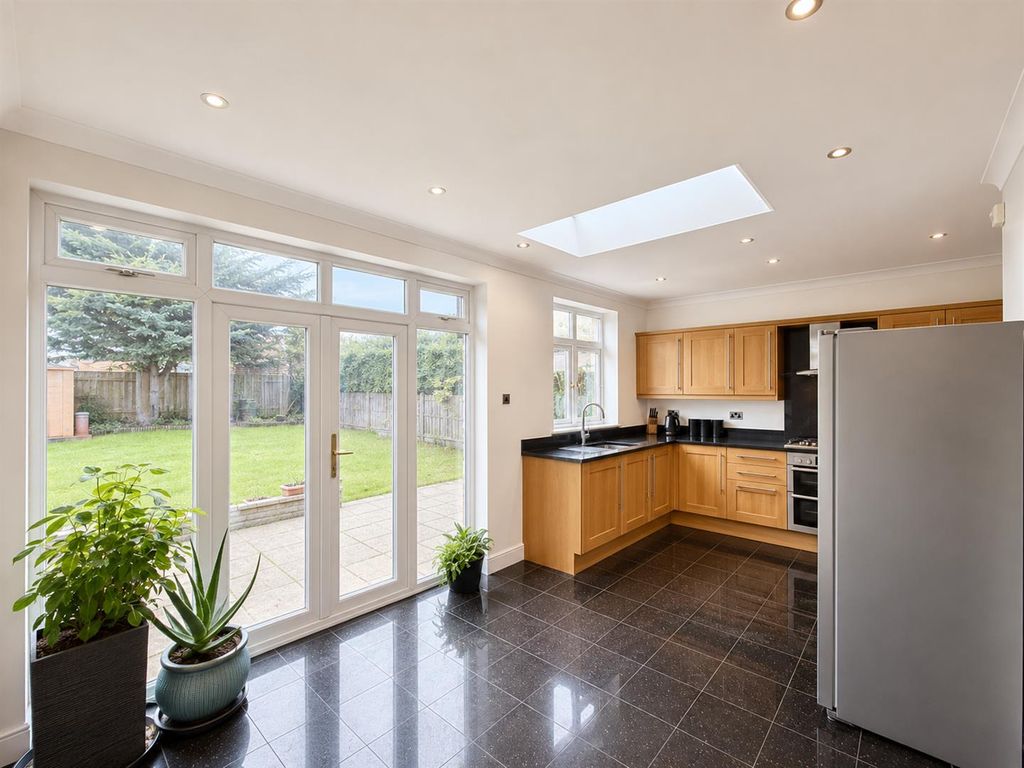 Property photo 3 of 14 Kitchen