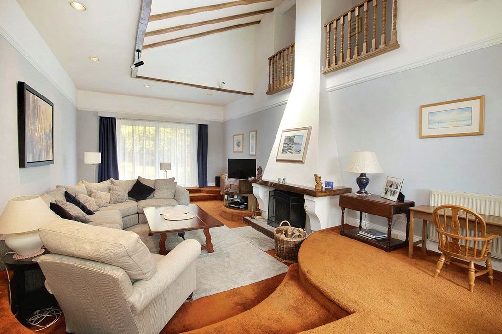 Property photo 3 of 15 Sitting Room