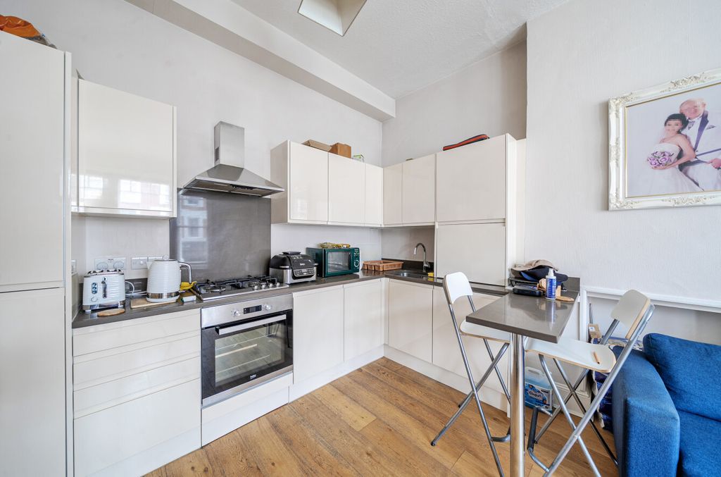 Property photo 3 of 8 1310884-3-684A949...