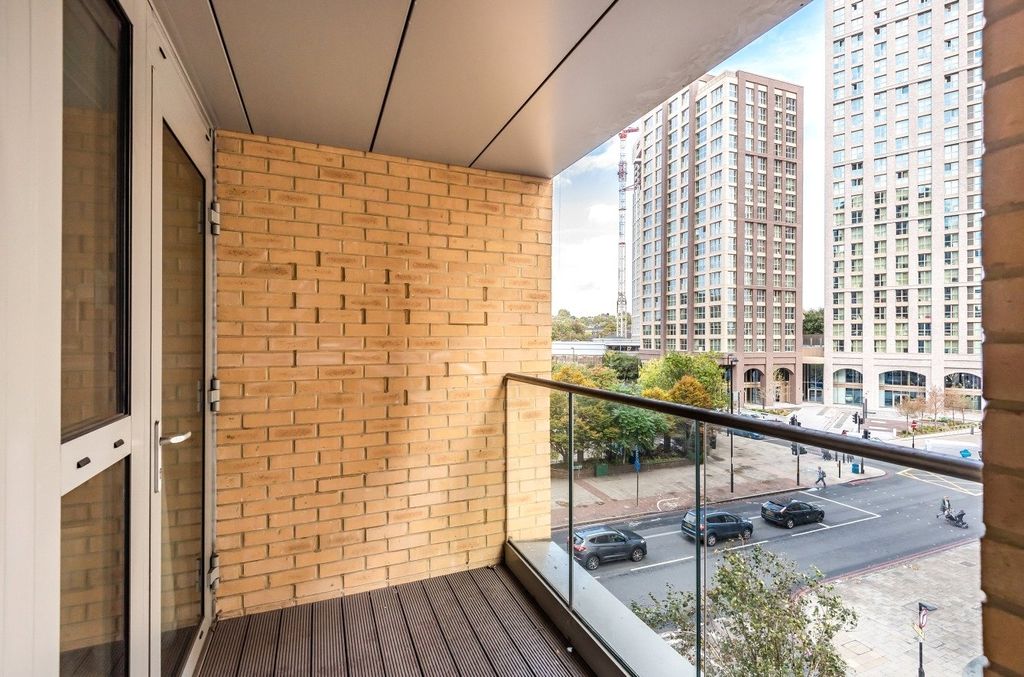 Property photo 3 of 9 Balcony