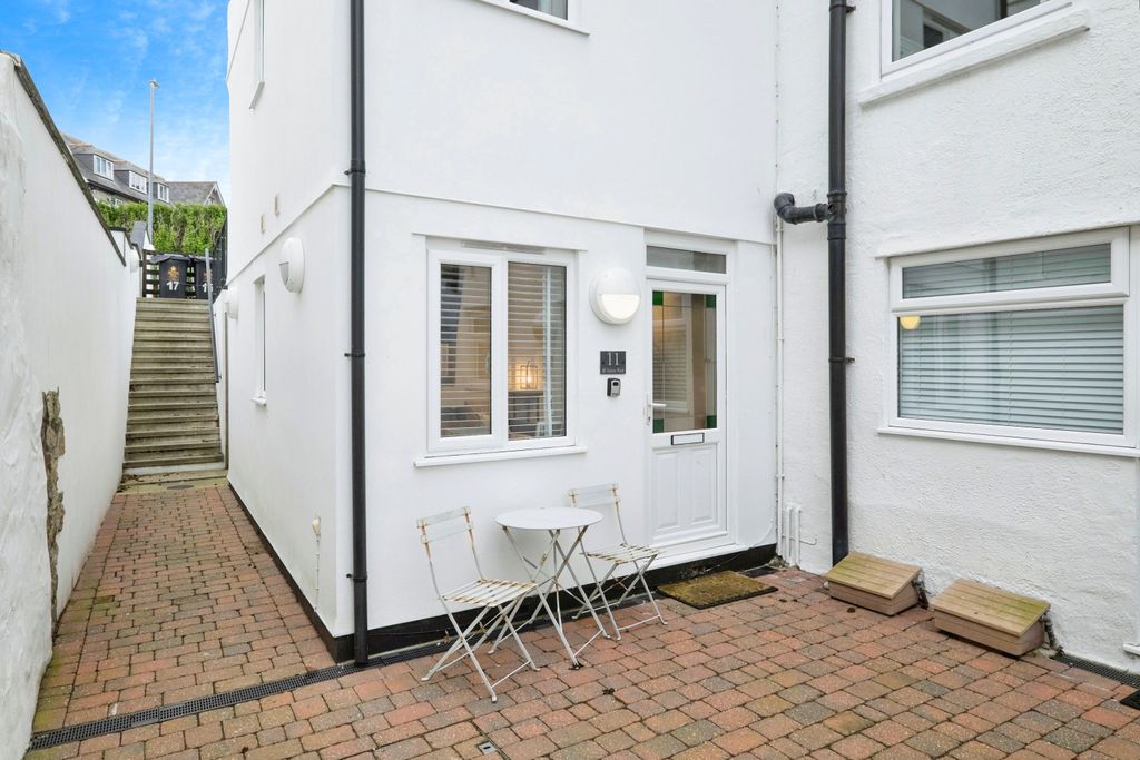 Property photo 1 of 17 Photography